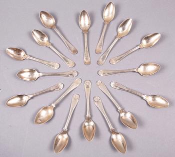 KAFFESKEDAR, 16 st, silver, "Gammal fransk", flertal mästarstämplar, tidigt 1900-tal.