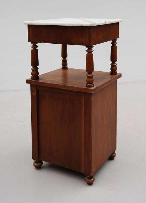 SÄNGBORD, 1800-talets andra hälft.