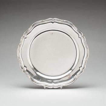 FAT, silver, rokokostil. Svensk otydl. mästarstämpel 1937. Ca 600g.