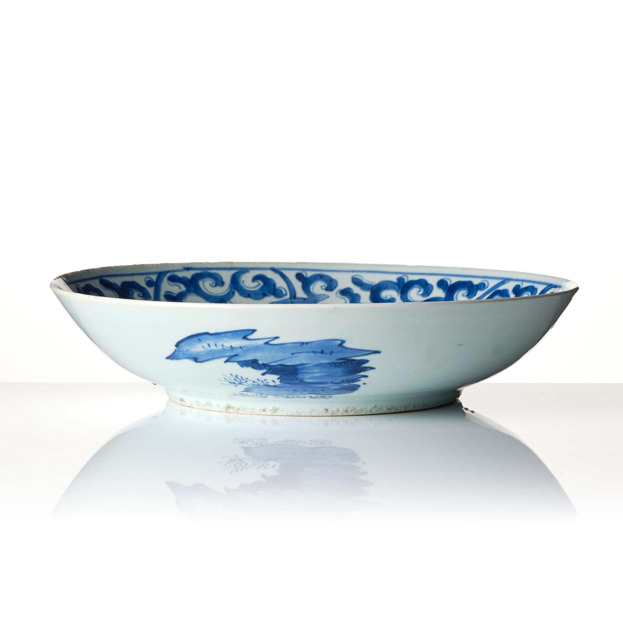 A blue and white lotus dish, Qing dynasty, Kangxi (1662-1722).