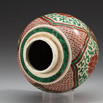 A sancai glazed jar, Qing dynasty, 17th Century.