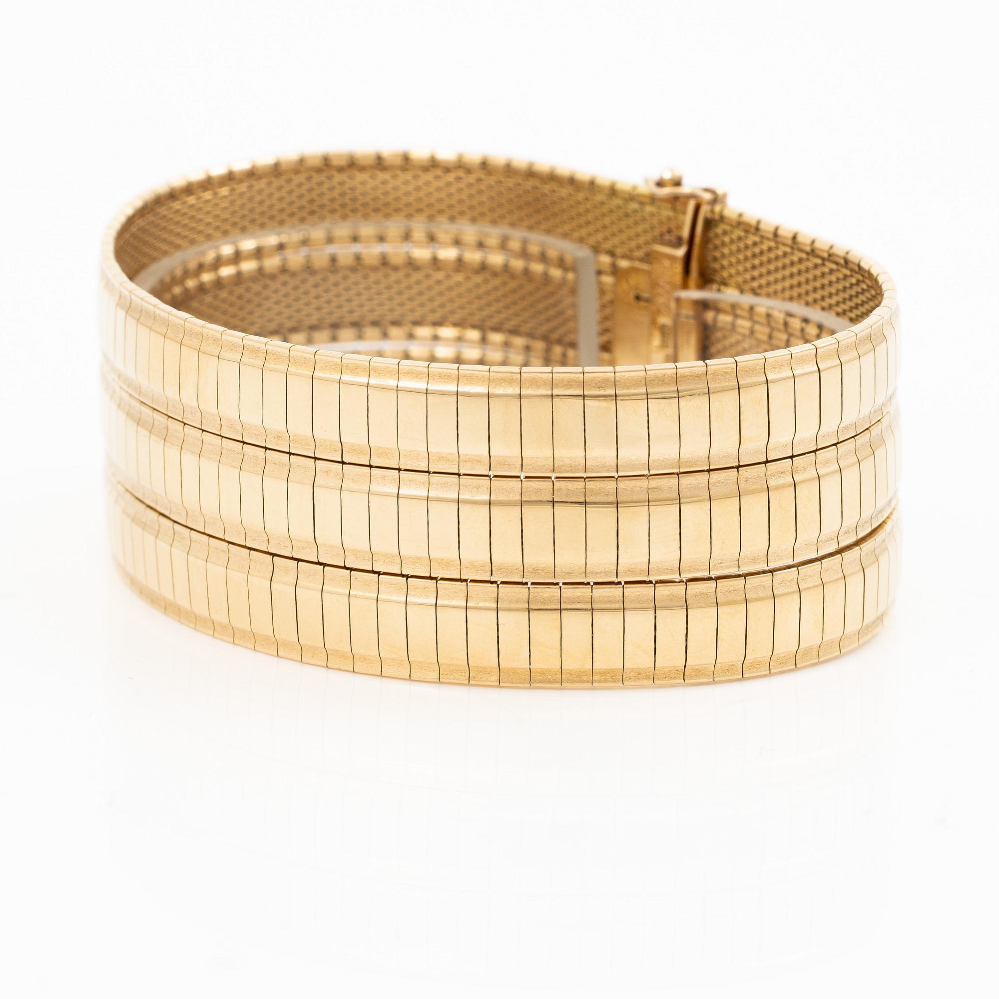 18K gold bracelet.