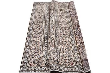 A carpet, Kashan, ca 353 x 243 cm.