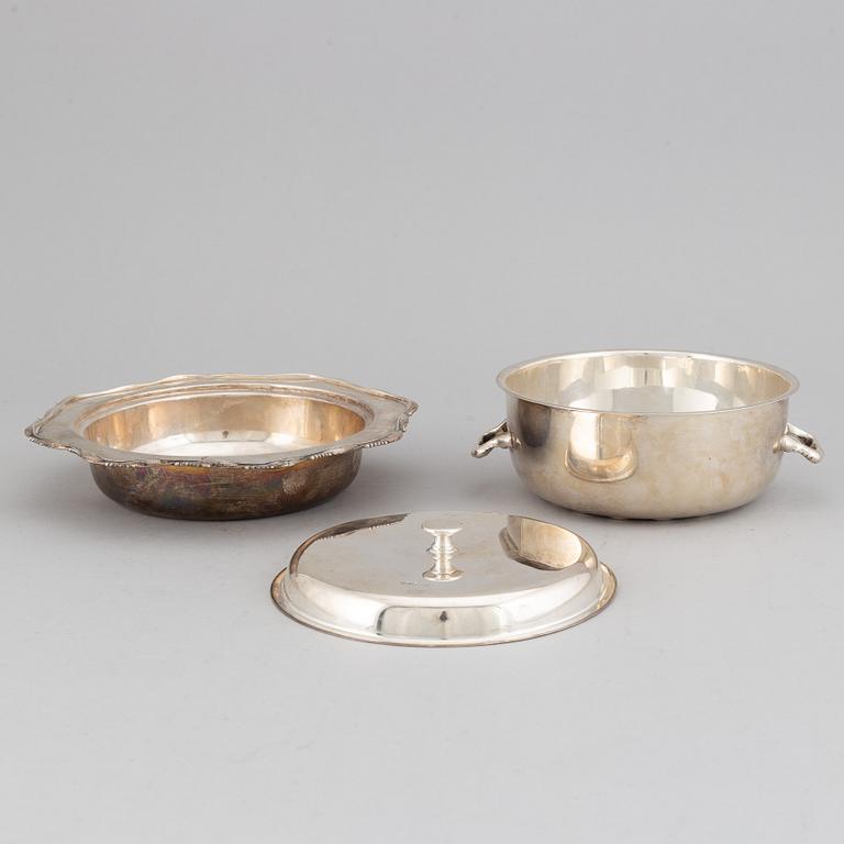 Richard Woodman Burbridge / Harrods Ltd, a silver bowl, dish and lid, Sheffield 1939.