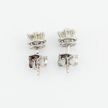 Earrings with brilliant-cut diamonds.