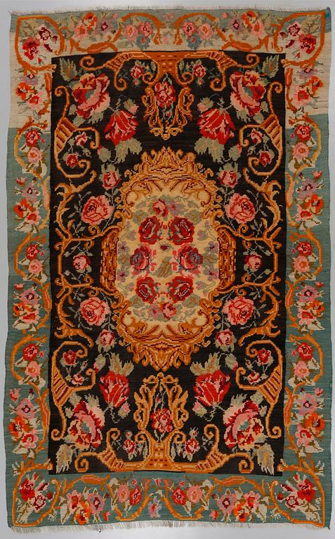 MATTA, rosenkelim, sent 1900-tal, ca 310x215 cm.