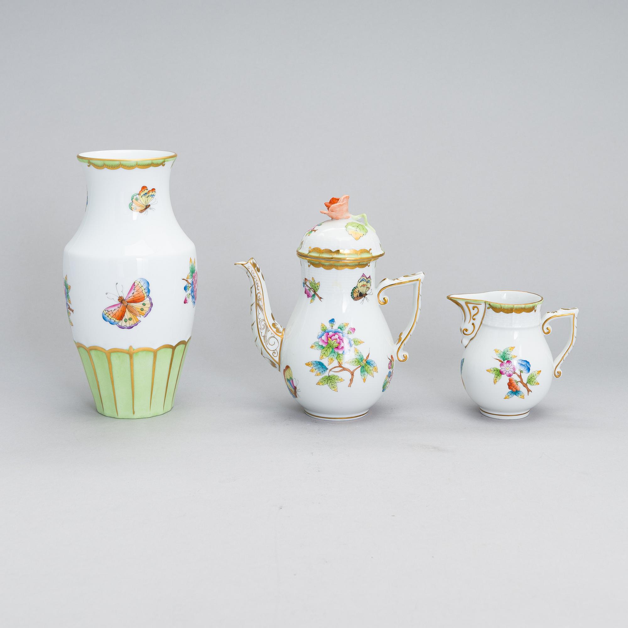 A Herend Queen Victoria VBO porcelain coffee set and two trinket boxes, totally 19 pieces, Hungary.