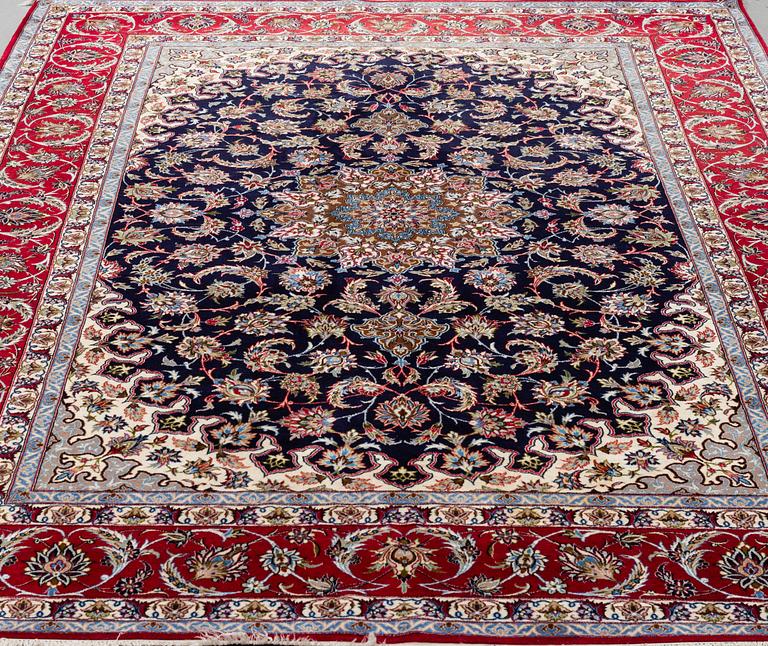 A CARPET, Old Esfahan, part silk, ca 306,5 x 201 cm.