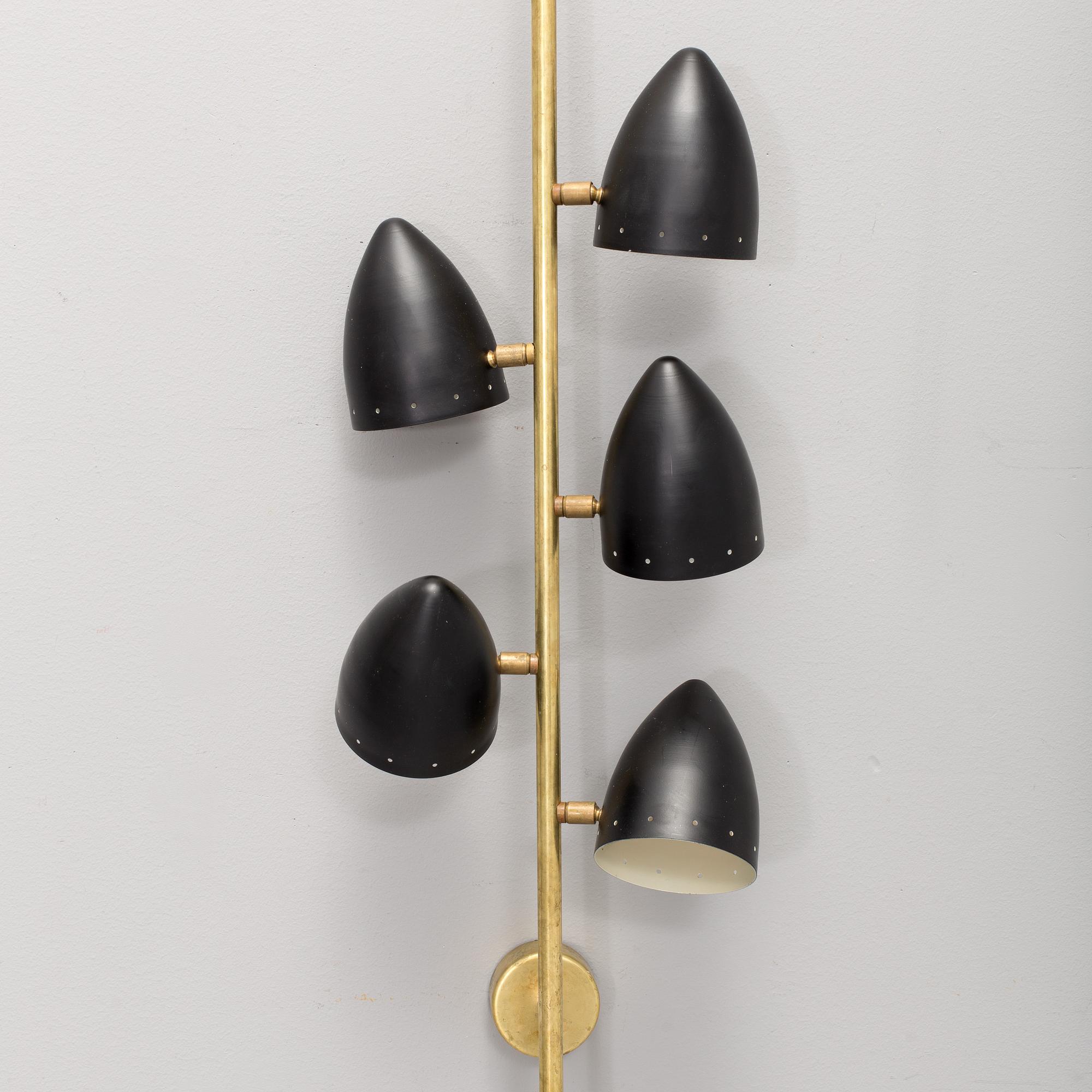 VÄGGLAMPA, mässing, Italien, 1960-tal.