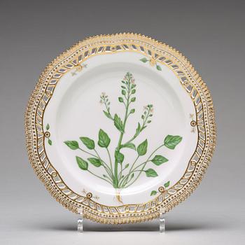 A set of 12 Royal Copenhagen 'Flora Danica' dessert dishes, Denmark, 20th Century.