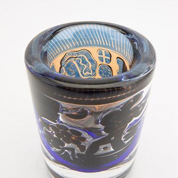 An Edvin Öhrström signed Gonodljären glass vase from Orrefors 1979.