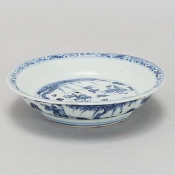 A blue and white dish, Ming dynasty (1368-1644).