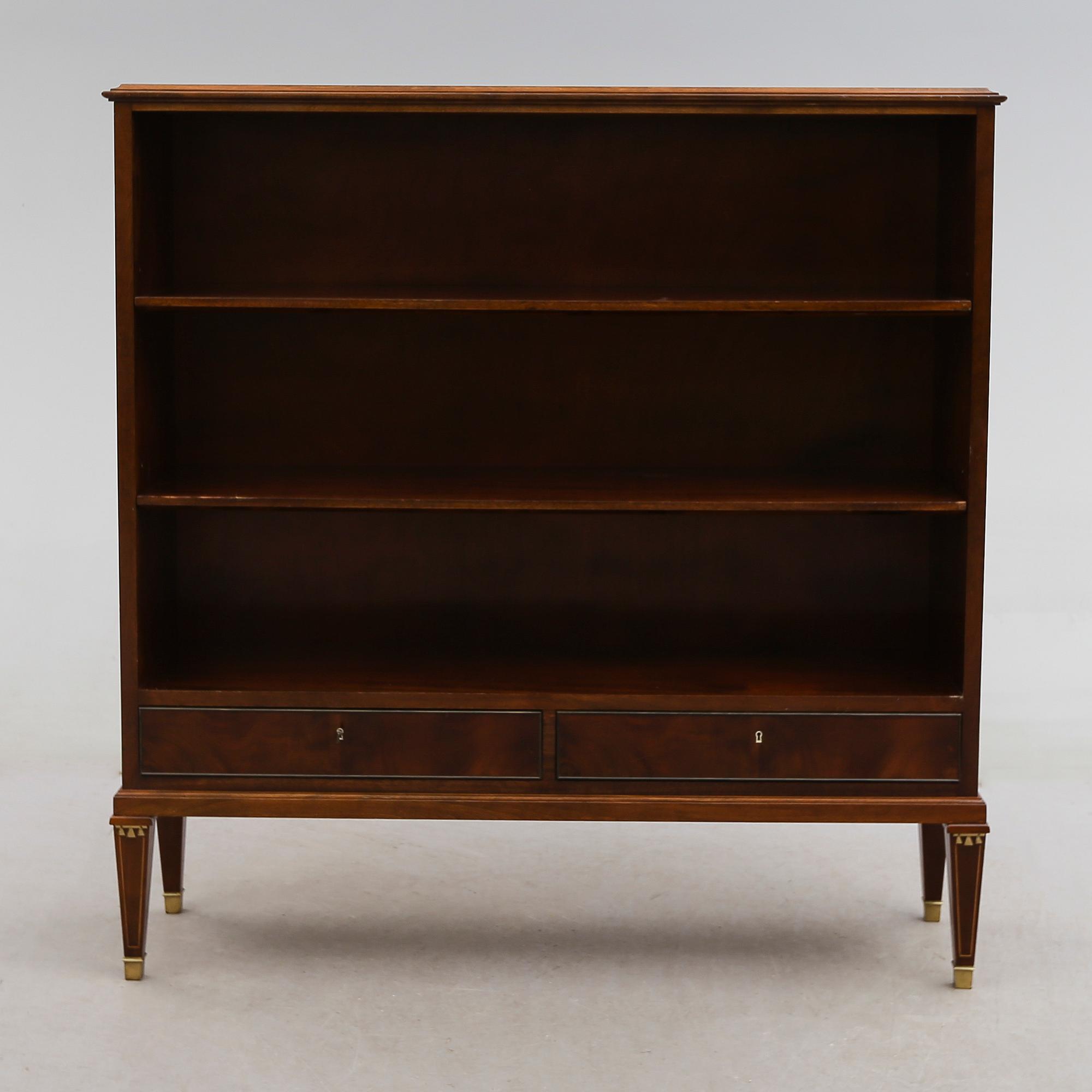 BOKHYLLA, gustaviansk stil, 1900-talets första hälft.