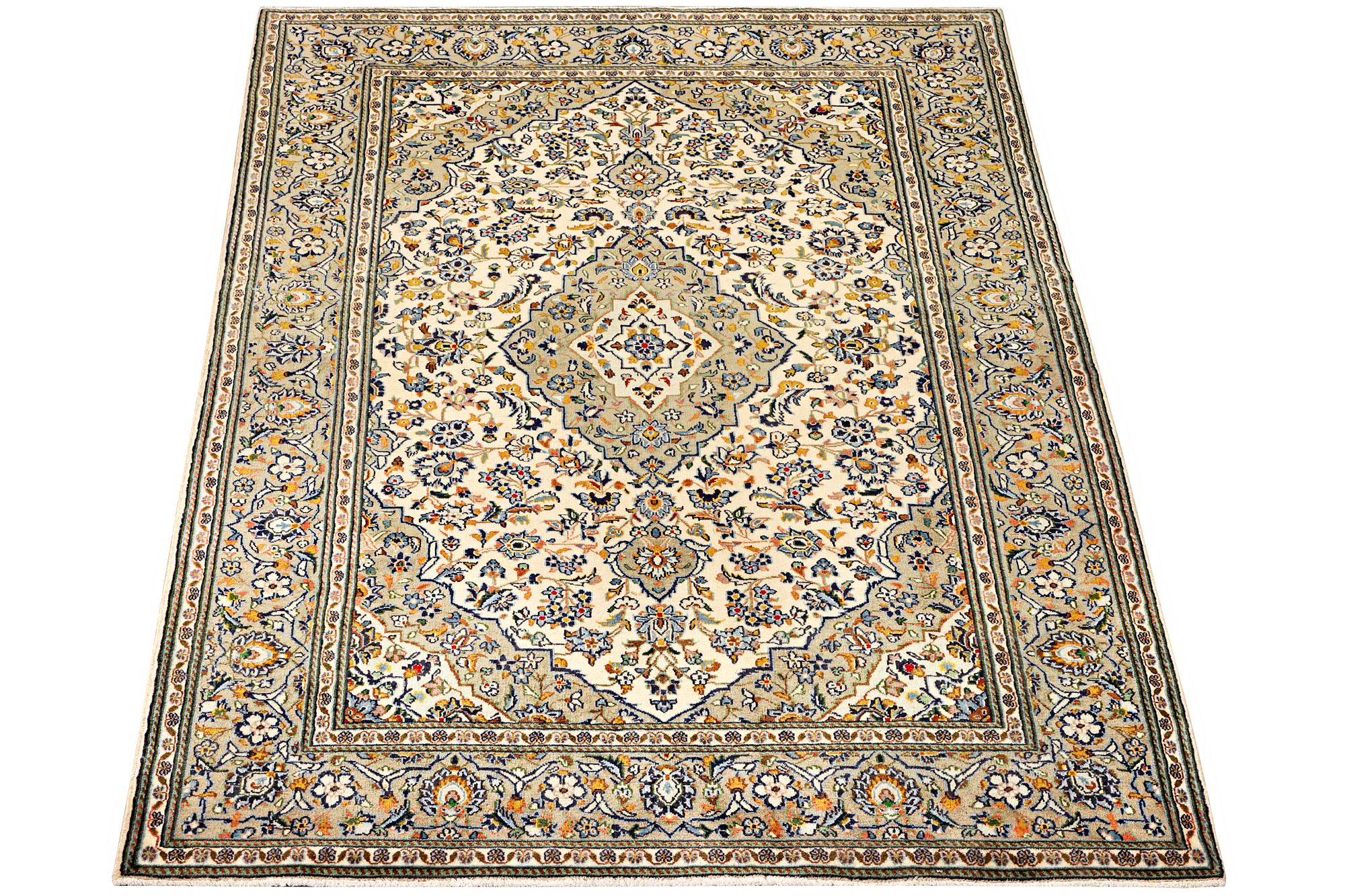 A Kashan carpet, c. 208 x 135 cm.