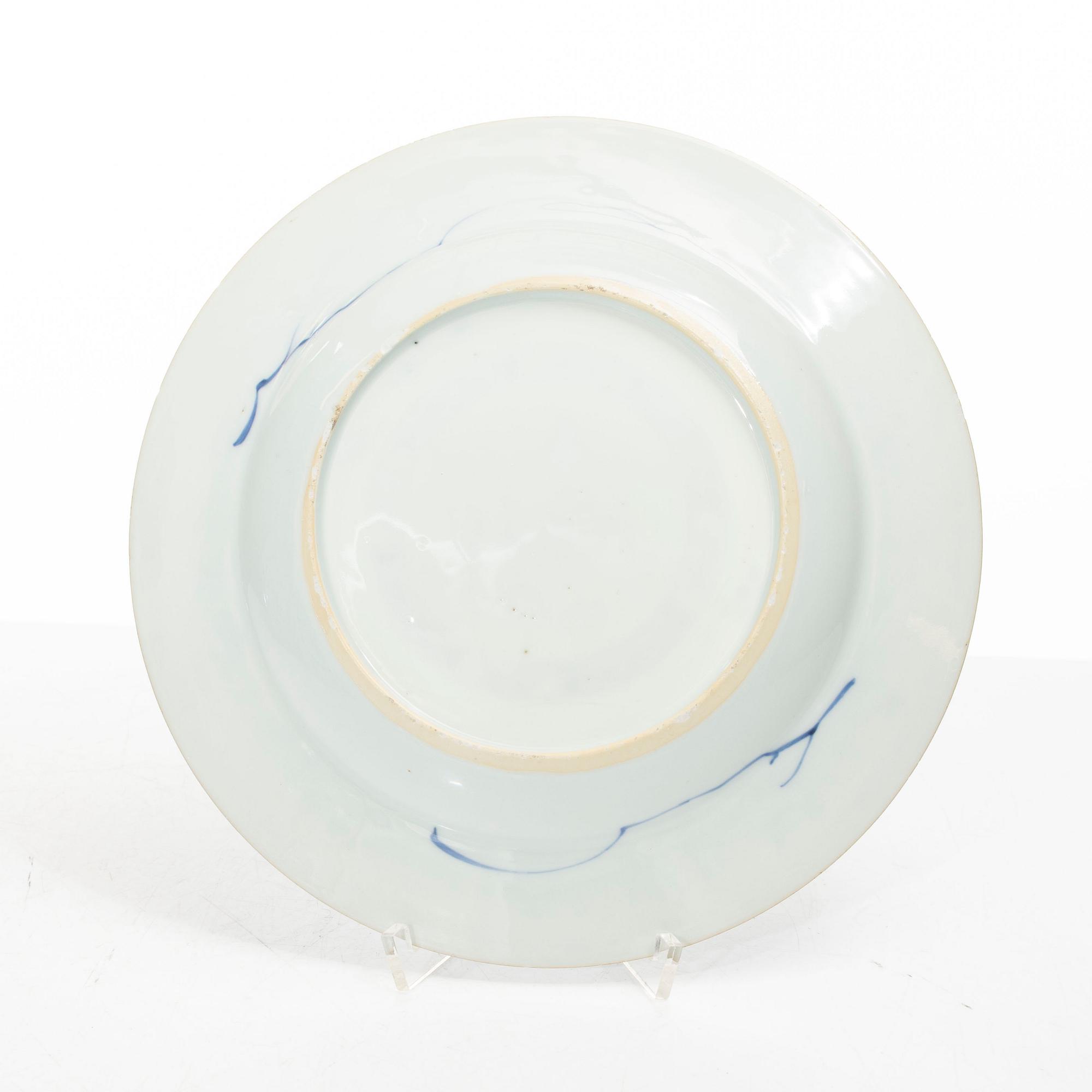 A set of five blue and white dinner plates, Qing dynasty, Qianlong (1736-95).