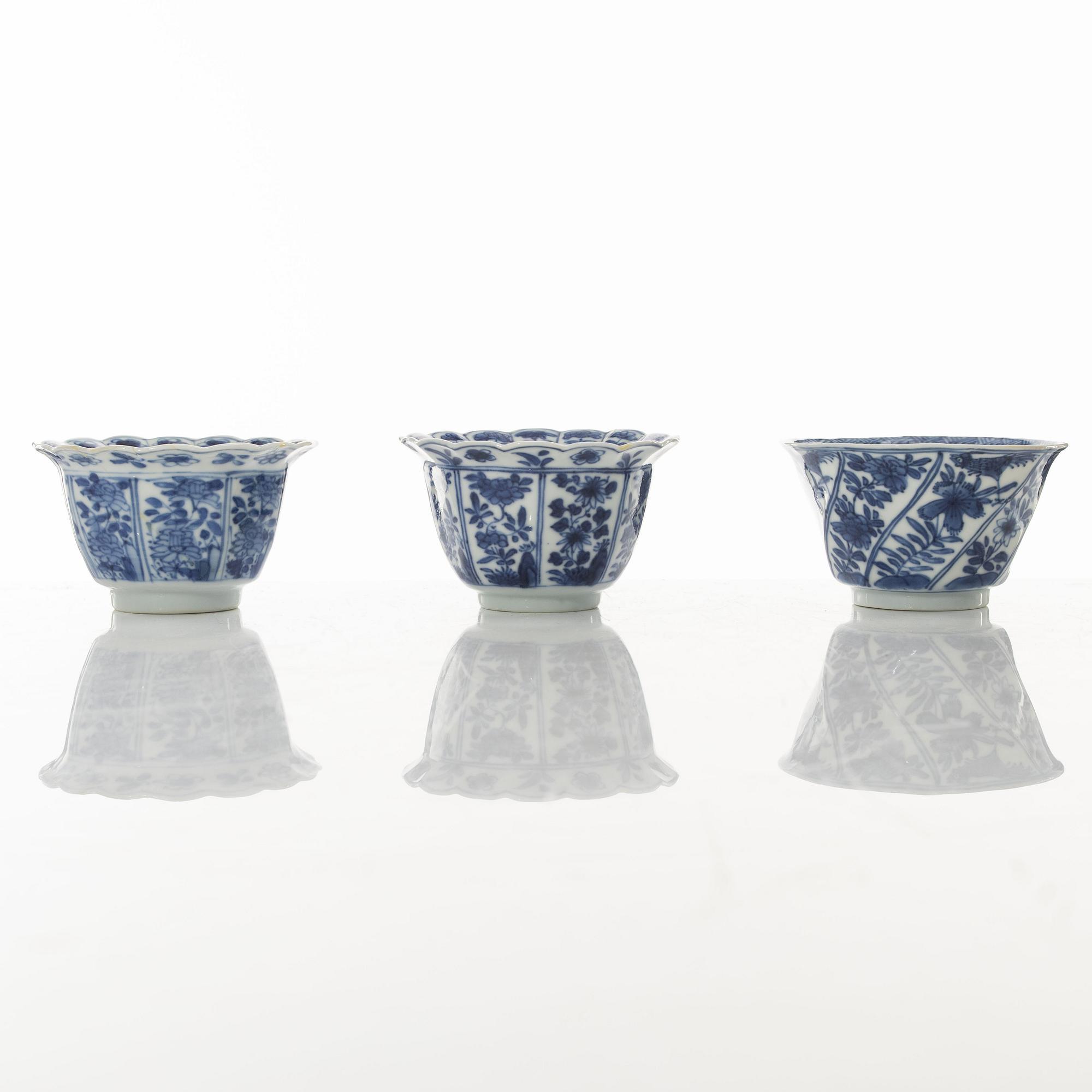 Tre koppar och tre fat, porslin, Kina, Qingdynastin, Kangxi (1662-1722).