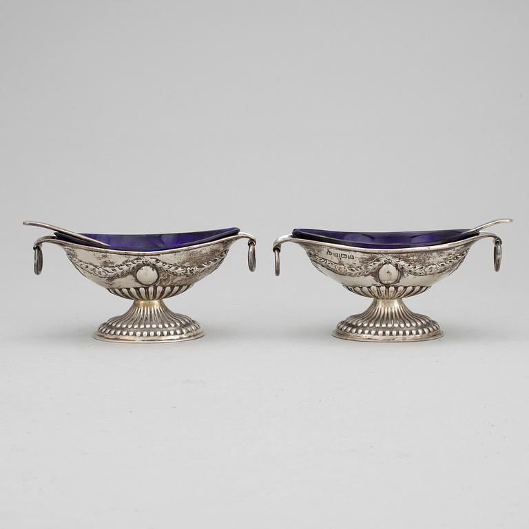 SALTKAR, 2 snarlika, empirestil, Birmingham, England, 1900-talets början. Vikt ca 81 gram.
