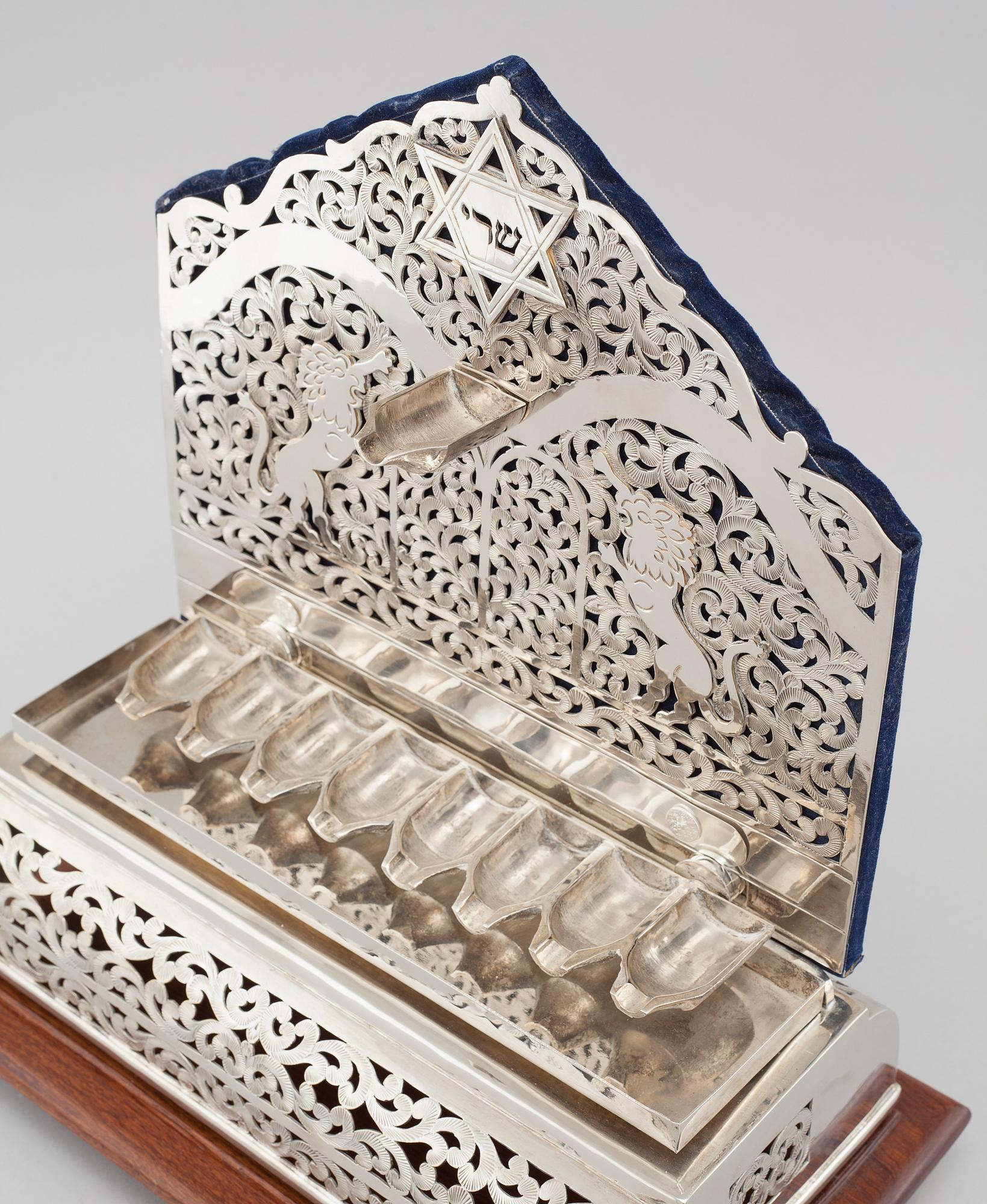 A 20th cenutry Hanukkah oil lamp.