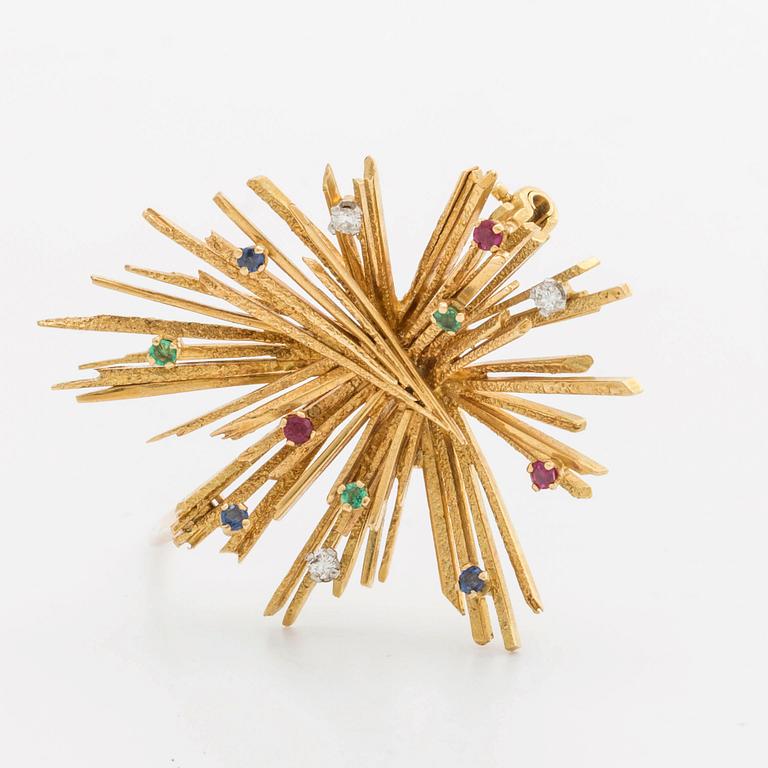 BROOCH, 18k gold w 3 brilliant-cut diamonds approx 0,10 ct in total, 3 emeralds, 3 rubies and 3 sapphires.