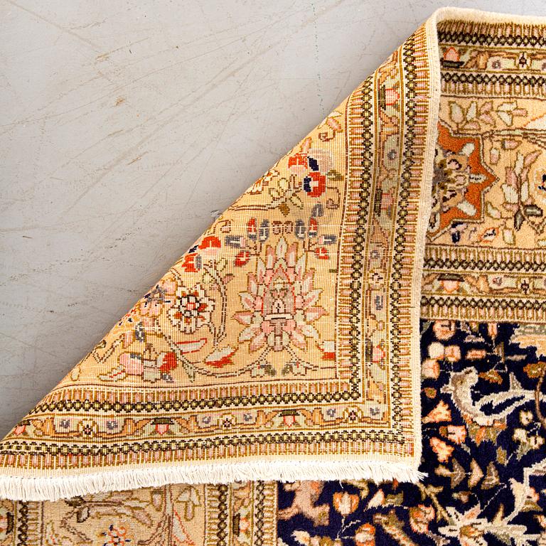 A semiantique Tabriz/Tabatabaei ca 361x288 cm.