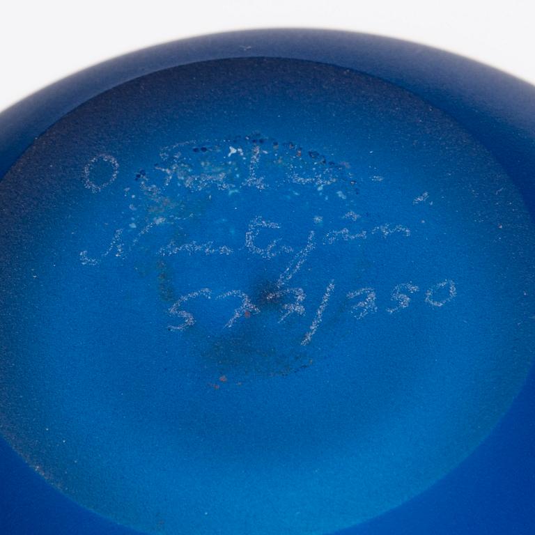 ÅRSÄGG, glas, signerad, numrerad 577/750, 2005.