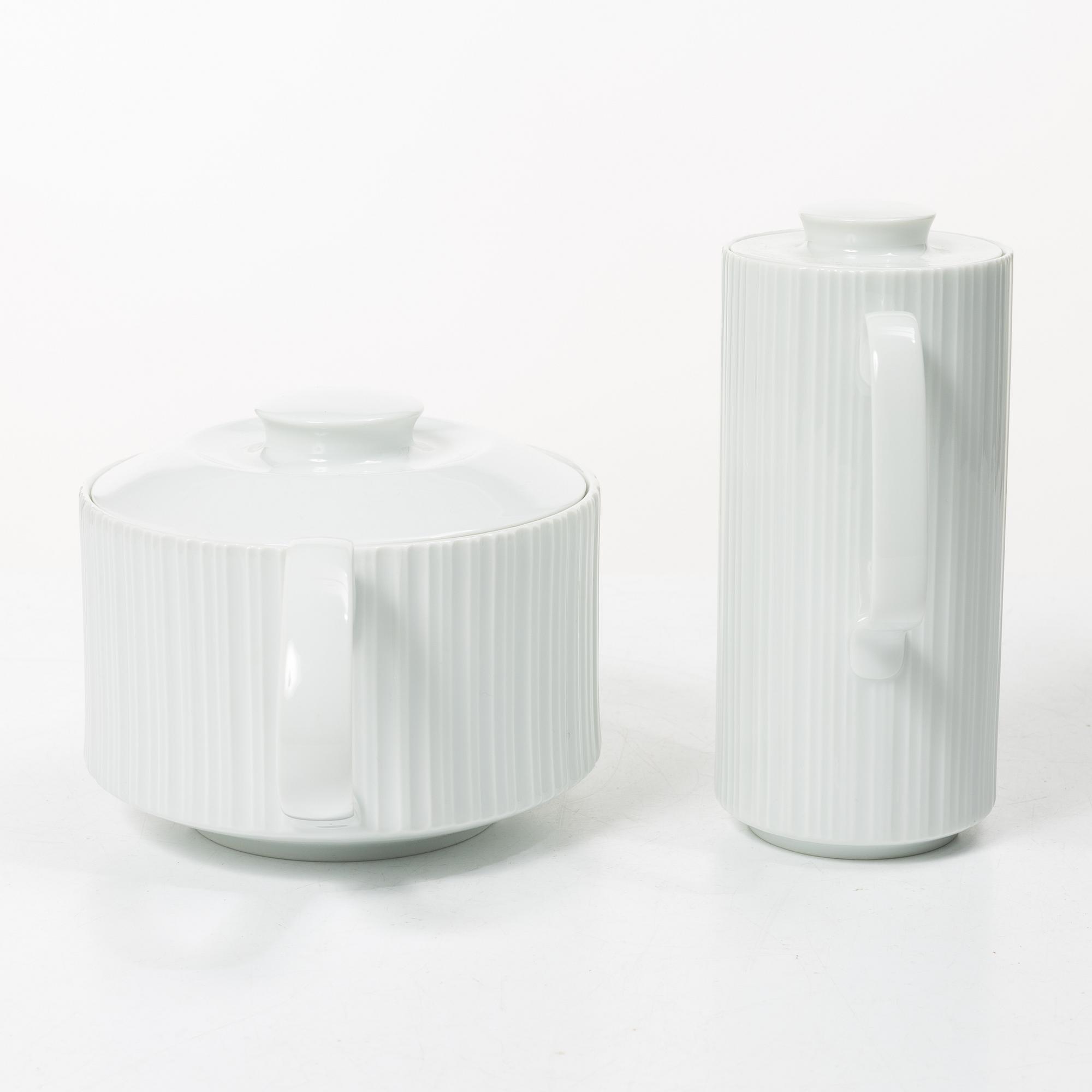 Tapio Wirkkala, A dinner service, 81 pieces, porcelain, “Variation”, Rosenthal Studio-line, designed in 1962.