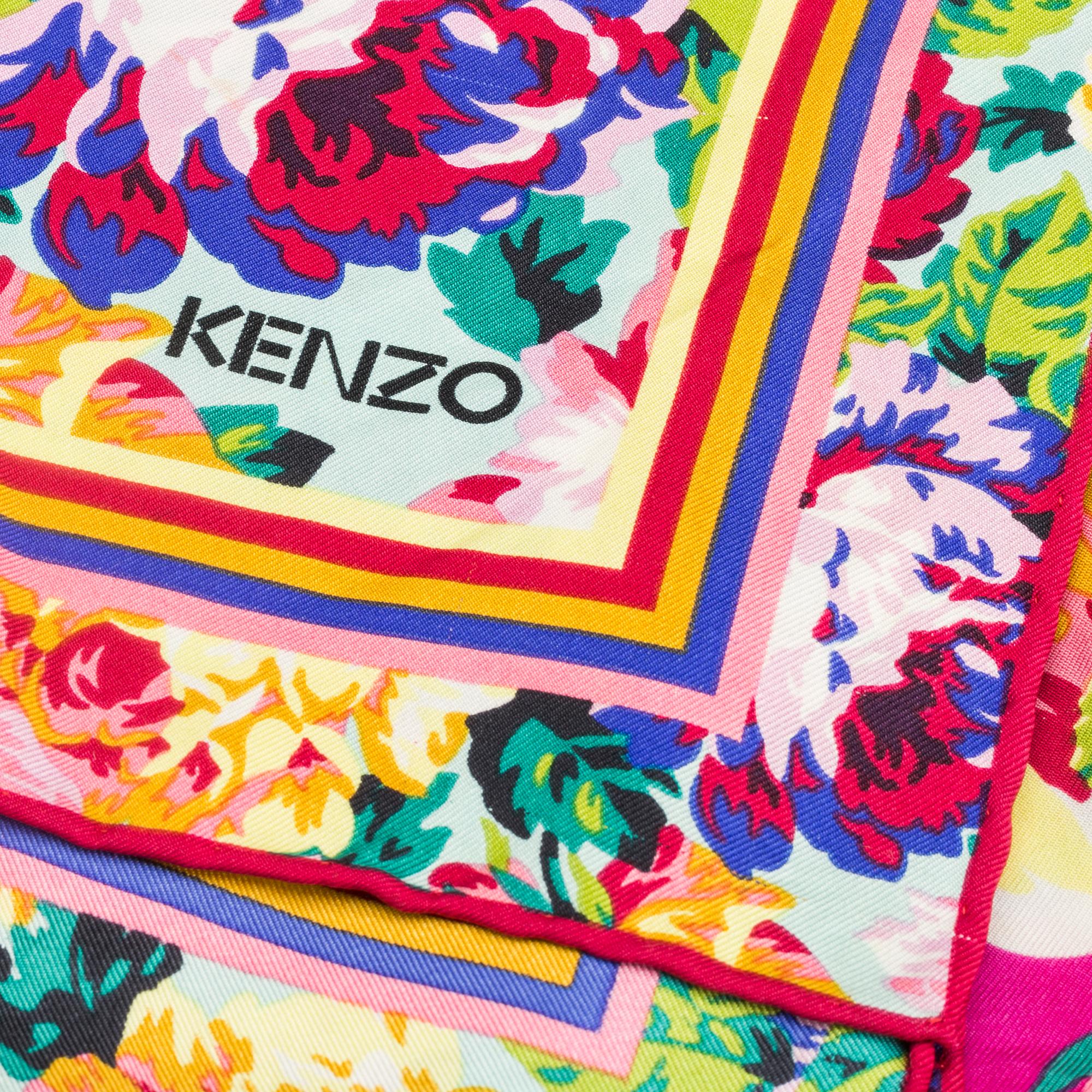 KENZO scarf. Bukowskis