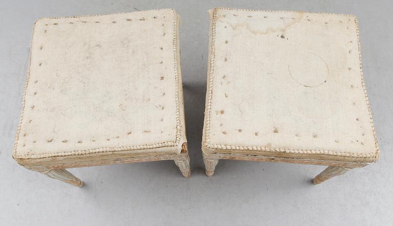 TABURETTER, 2 st, sengustavianska, 1800-talets början.