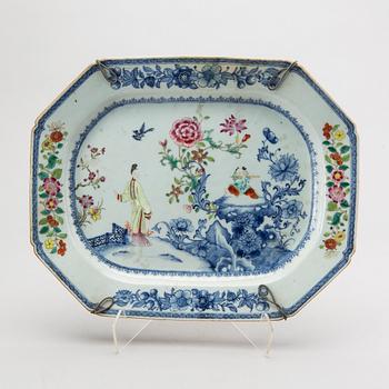 A Chinese famille rose porcelain Qianlong plate.