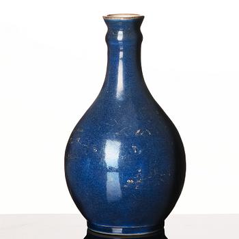 Vas/flaska, porslin. Qingdynastin Qianlong (1736-995).