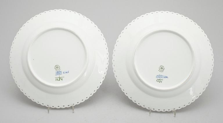 TALLRIKAR, 2 st, porslin, Royal Copenhagen.