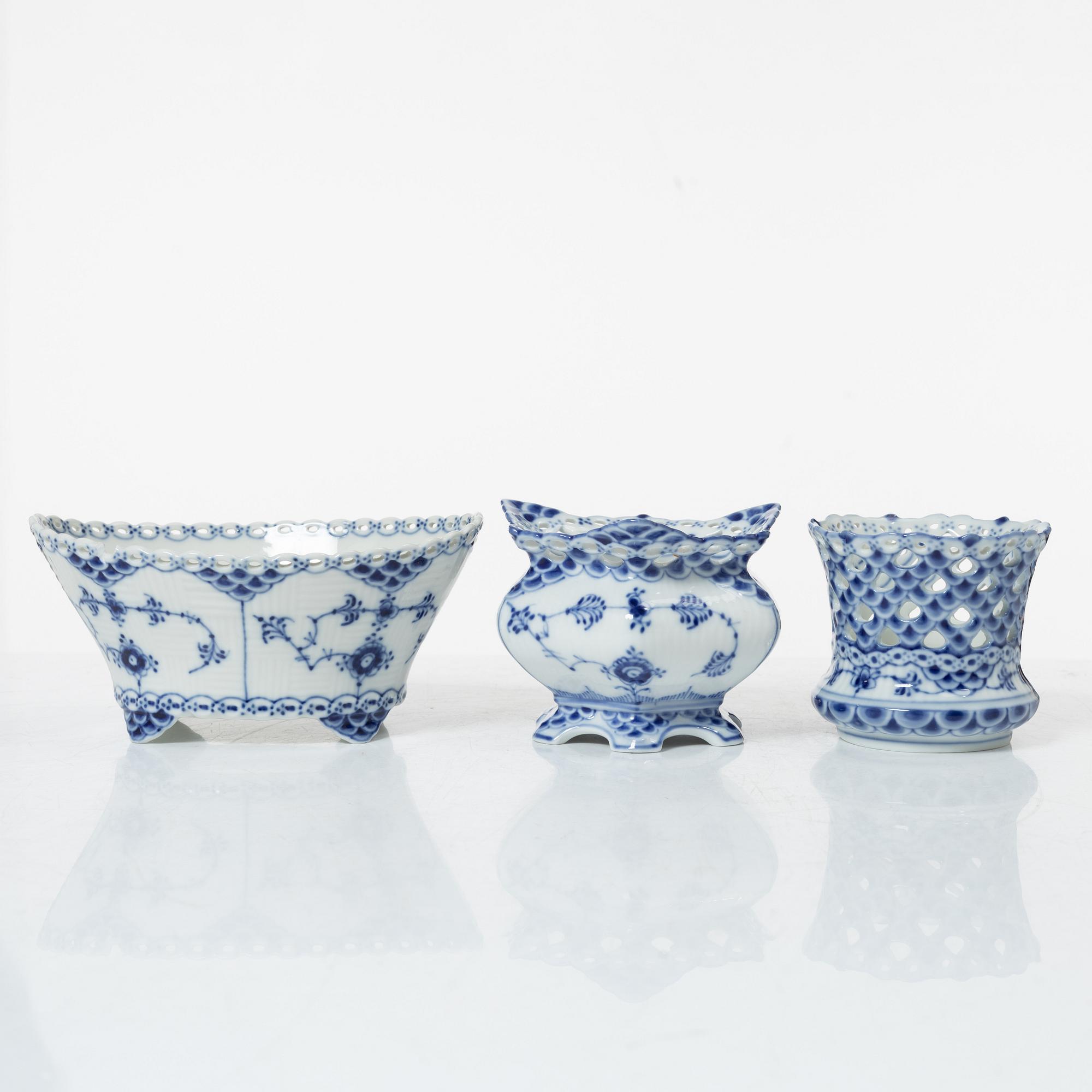 Royal Copenhagen, "Musselmalet", coffee service, 38 pieces, porcelain, full and half lace.