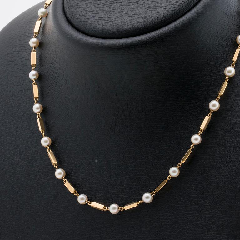 NECKLACE and BRACELET 18K gold w cutlured pearls approx 4 -5 mm.