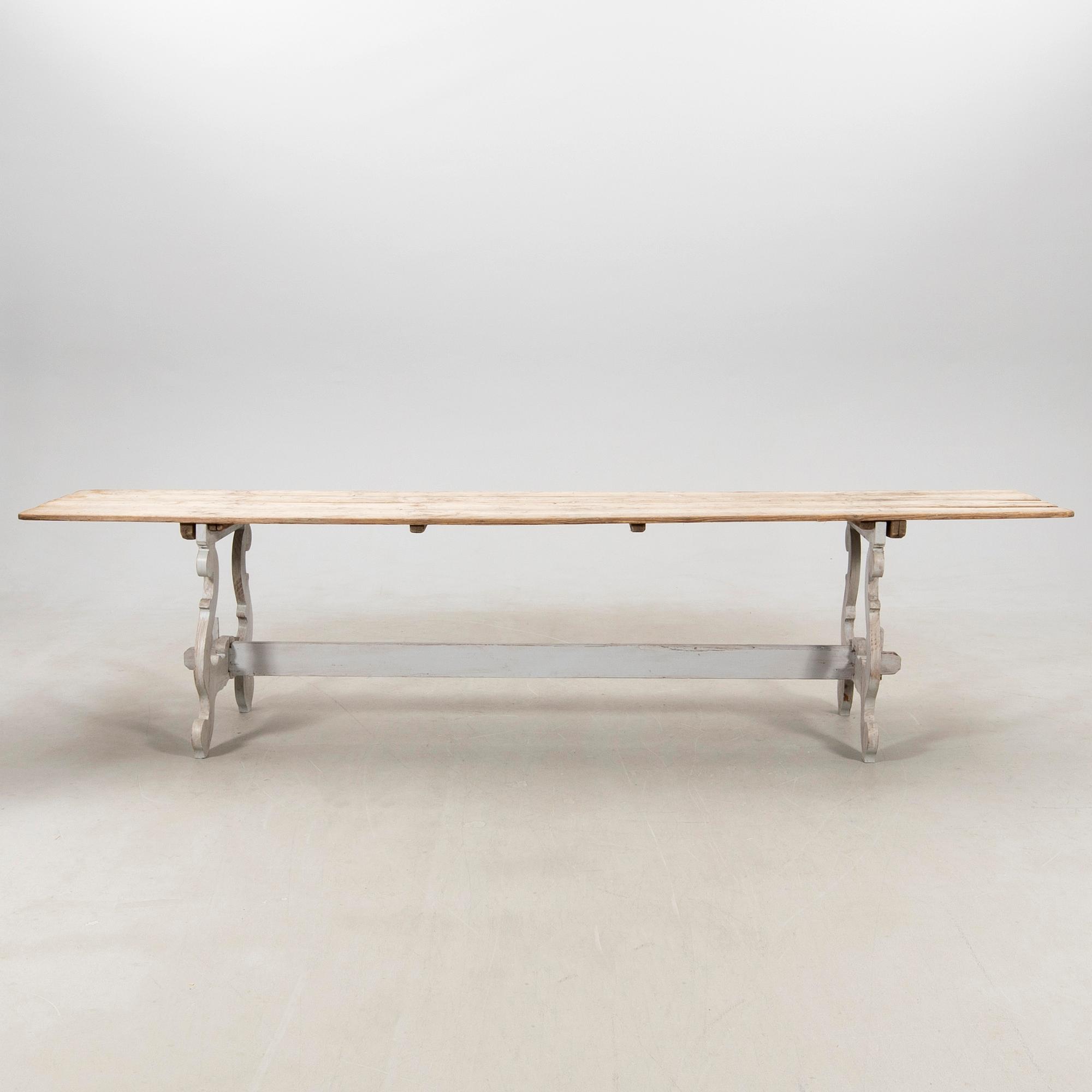 Long table, 20th century.