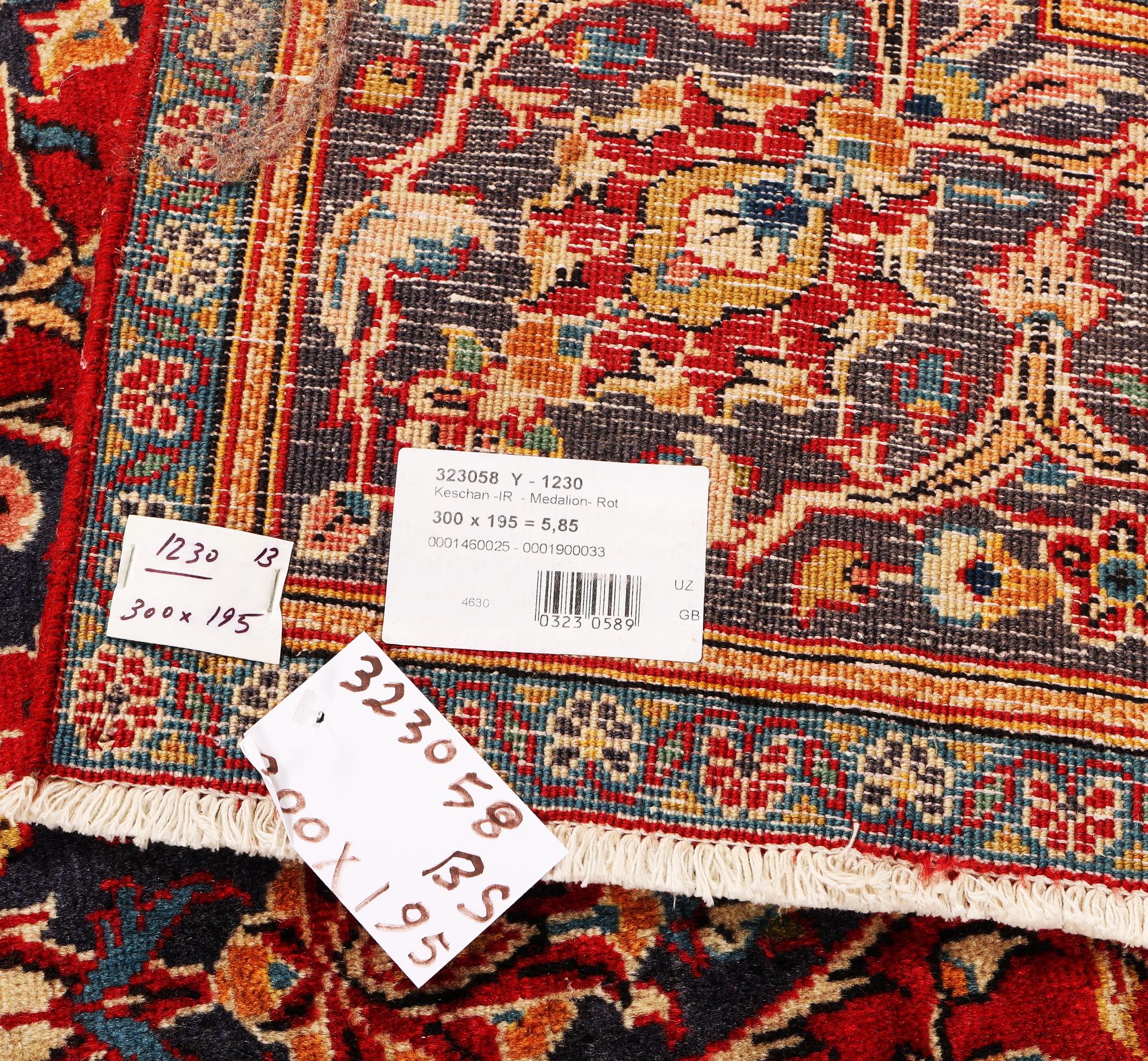 A Kashan carpet, c. 300 x 195 cm.