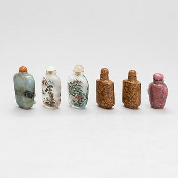 A set of 16 Chinese snuffbottles, 19th/20th Century.