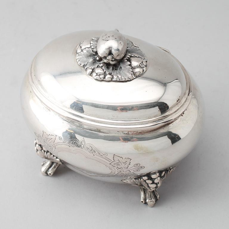 SOCKERSKRIN, silver, 1900-talets första hälft. Vikt ca 231 g.