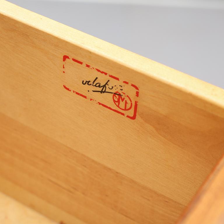 An Axel Larsson chest of drawers, Svenska Möbelfabrikerna Bodafors.