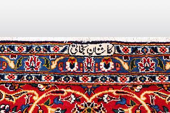 A carpet, Kashan signed Najafi, ca 360 x 231 cm.