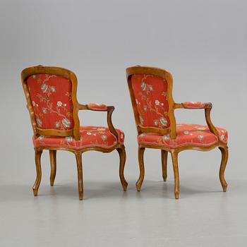 KARMSTOLAR, 2 st snarlika, Louis XV, 1700-tal.