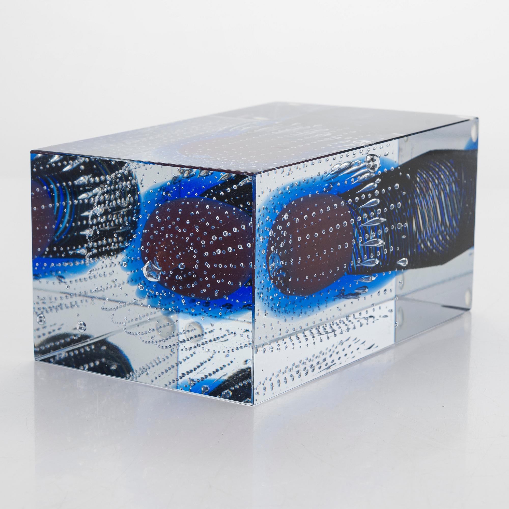 Oiva Toikka, a jubilee cube 'Kuin uni ja varjo' (Like a dream and a shadow), signed Oiva Toikka Nuutajärvi 2009 114/200.