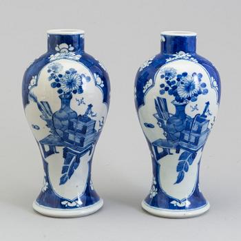 A pair of vases, porcelain, China, probably 20 th:century.