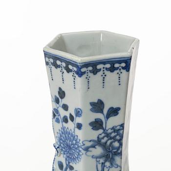 Vas, porslin, Kina, Qingdynastin, 1800-tal.