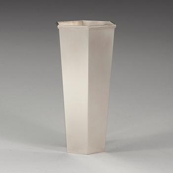 A Wiwen Nilsson sterling vase, Lund 1953.