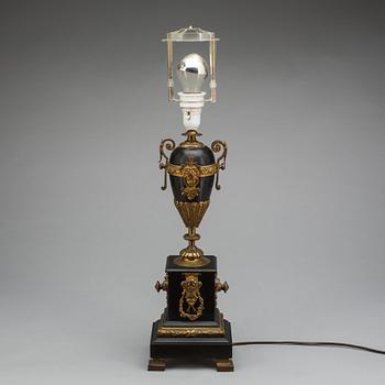 BORDSLAMPA, empirestil. 1900-talets första del.