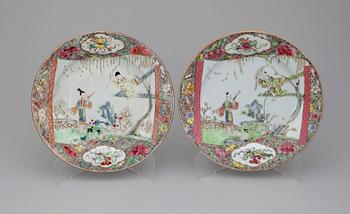 TALLRIKAR, ett par, porslin, Qianlong (1736-95), Kina.