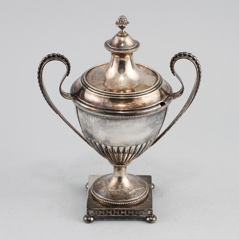 SOCKERSKÅL, silver, empirestil, otydlig stämpel, 1900. Vikt 435 g.