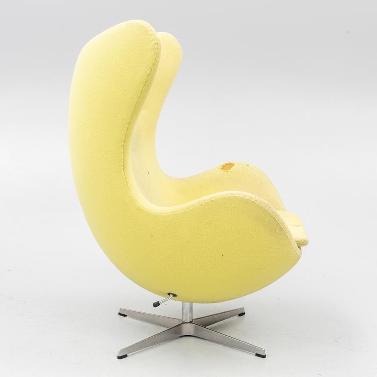 Arne Jacobsen, a swivel easy chair, 'The Egg', Fritz Hansen 1992.