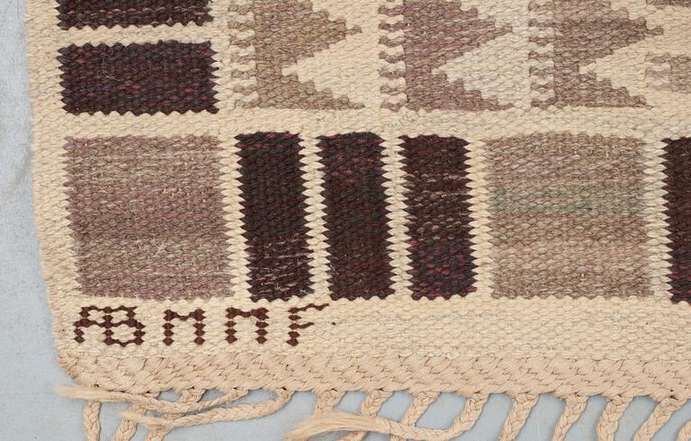 CARPET. "Salerno grå" ("Kristianstad"). Flat weave. 405,5 x 312,5 cm. Signed AB MMF BN.