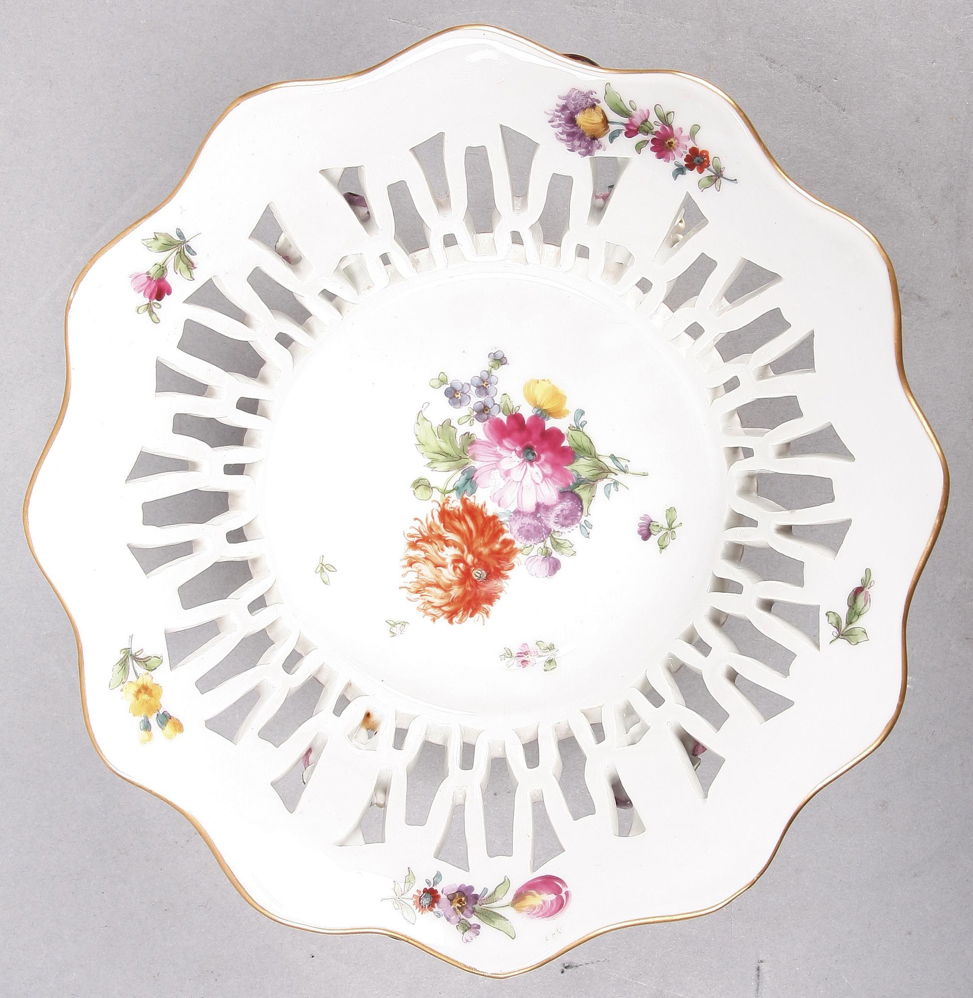 GALLERSKÅL MED FAT, porslin, Royal Copenhagen.